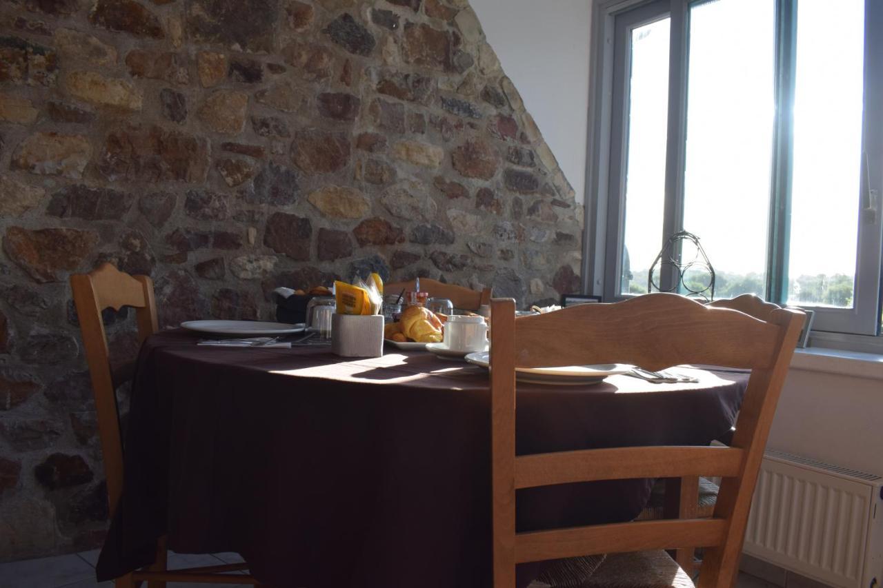 Auberge De La Vallee De La Douve L'Etang-Bertrand Εξωτερικό φωτογραφία